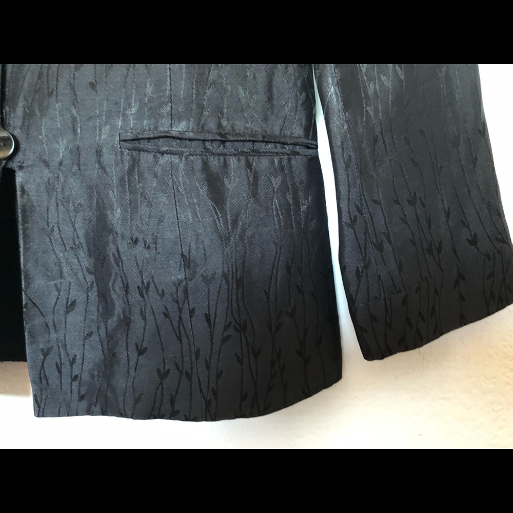 Blazer - Picture 3 of 8